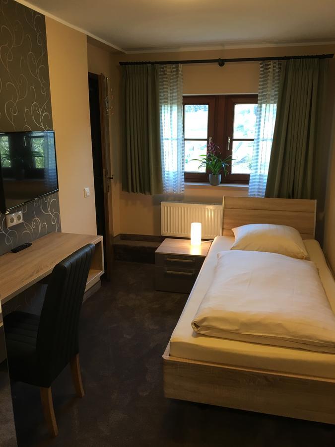 Dorfgasthof Schmitz Schalkenmehren Extérieur photo